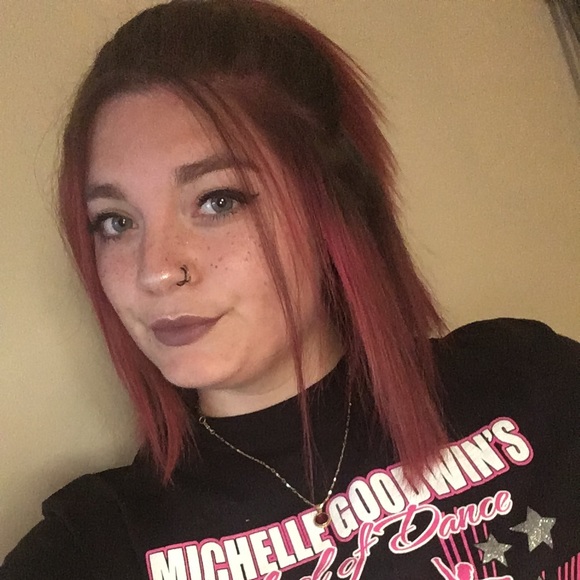 Meet your Posher, Tabitha - Picture 1 of 1